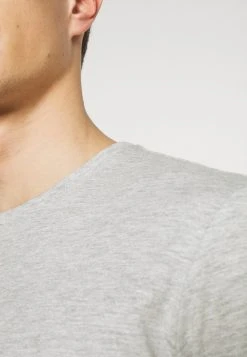 Prix De Rêve Pier One 3 PACK - T-shirt basique t-shirts col rond homme -Promos Pier One Boutique cf2bf76acaa04ce7a9f485db3954ff6b