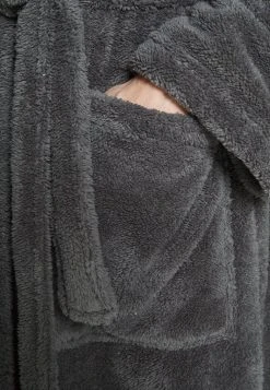 Prix Usine Pier One Peignoir sous-vêtements & chaussettes capuche homme 17 Prix Usine Pier One Peignoir sous-vêtements & chaussettes capuche homme -Promos Pier One Boutique cf93ade5ba354168a1c753cb24d00deb