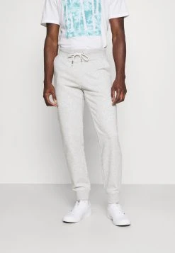 Pier One Meilleur Prix Garanti 3 PACK - Pantalon de survêtement pantalons normale homme 14 Pier One Meilleur Prix Garanti 3 PACK - Pantalon de survêtement pantalons normale homme -Promos Pier One Boutique d679c40ba0d14e65a4301cbba3b7065f