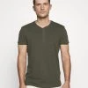 Pier One Prix Gelé T-shirt basique t-shirts col tunisien homme -Promos Pier One Boutique d741b3afd35443099fb7663b42eaee14