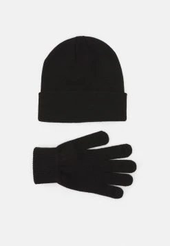 Prix Équitable Pier One SET - Écharpe casquettes, bonnets et chapeaux couleur unie homme 8 Prix Équitable Pier One SET - Écharpe casquettes, bonnets et chapeaux couleur unie homme -Promos Pier One Boutique d9cbd03ebb3d4a4e97751ad86a04766b