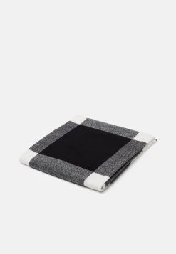 Pier One UNISEX - Foulard Prix Équitable foulards et écharpes carreaux 9 Pier One UNISEX - Foulard Prix Équitable foulards et écharpes carreaux -Promos Pier One Boutique dbd2ed8979a0469a86c3e404281c5a72