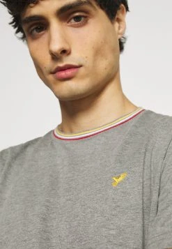 Pier One T-shirt basique Assurance De l’Authenticité t-shirts col rond homme -Promos Pier One Boutique df26b1bc08a742e2b2e5c13a6ae9e6e3