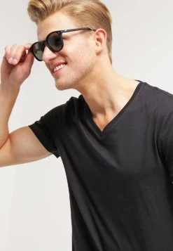 Pier One Prix Compétitif 2 PACK - T-shirt basique t-shirts col en v profond homme -Promos Pier One Boutique e073533816284d398e474fb2d3238a21