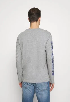 Bas Prix Pier One T-shirt à manches longues t-shirts col rond homme -Promos Pier One Boutique e141663aa7144f36a944ce2fc707272b