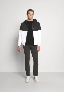 Pier One Sweat à capuche zippé Prix Gelé pulls et gilets homme 9 Pier One Sweat à capuche zippé Prix Gelé pulls et gilets homme -Promos Pier One Boutique e339cdc9294e44afa8b292778a348dad