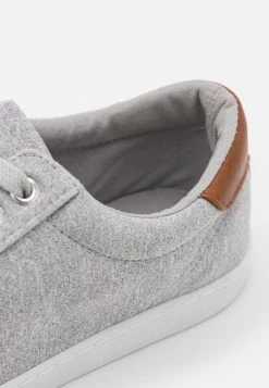 Pier One UNISEX - Baskets basses Assurance De l’Authenticité baskets & sneakers rond -Promos Pier One Boutique e5ca0e45c1bb4e1d99097fe1df4db45d