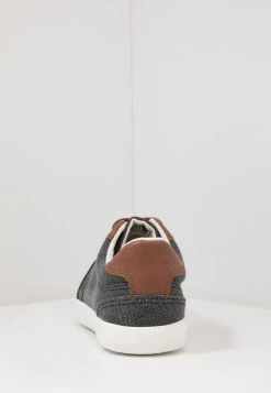 Prix Avantageux Pier One UNISEX - Baskets basses sneakers rond -Promos Pier One Boutique e62486c1673d419f95ac52a787133d7f