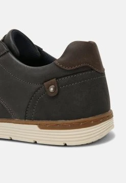 Prix Imbattable Pier One Baskets basses sneakers rond homme 16 Prix Imbattable Pier One Baskets basses sneakers rond homme -Promos Pier One Boutique ed370f3ba9644f5d9f35353b67eb8946