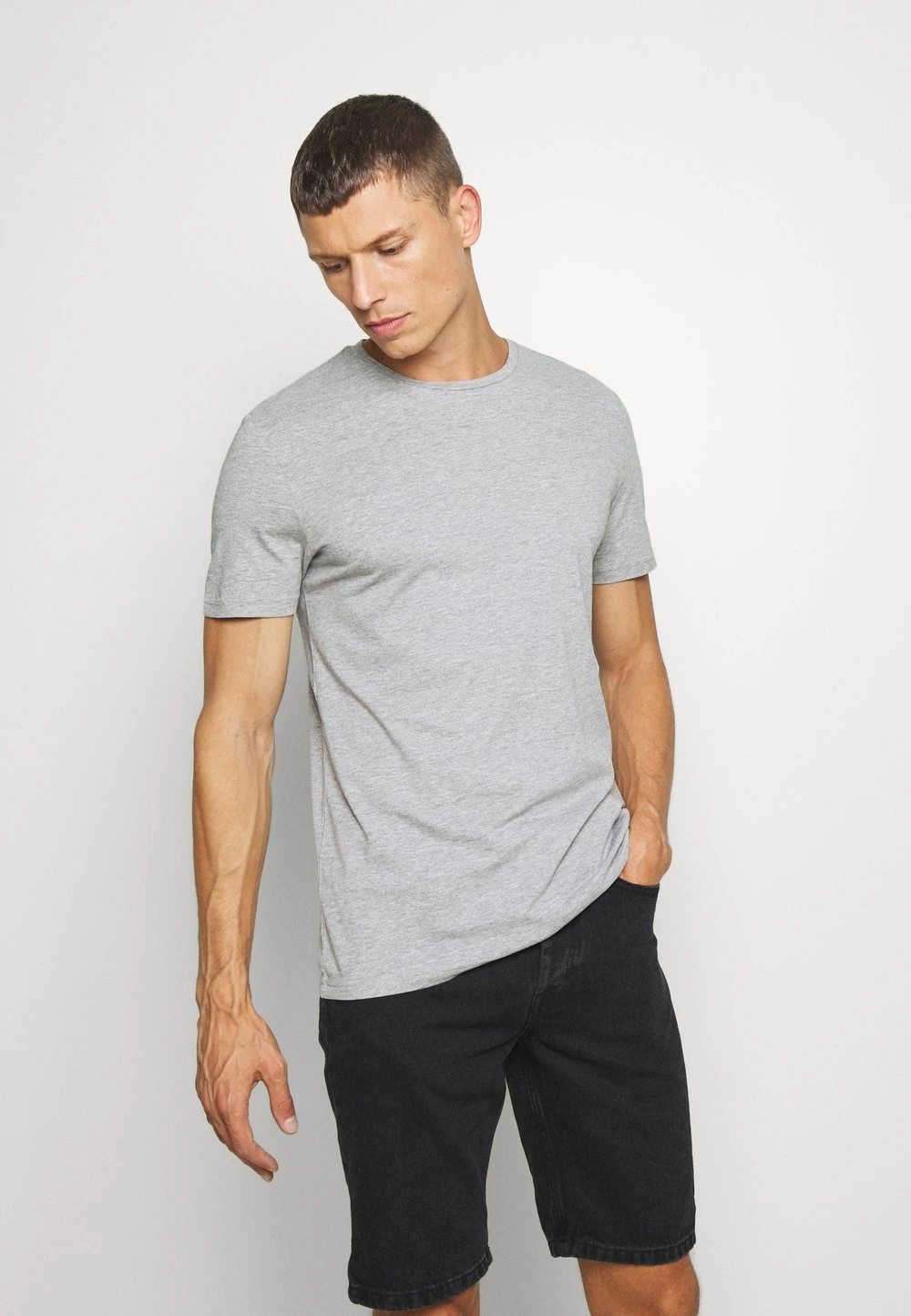 Pier One Soldes En Ligne 7 PACK - T-shirt basique t-shirts col rond homme 6 Pier One Soldes En Ligne 7 PACK - T-shirt basique t-shirts col rond homme – Image 4