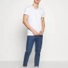 50% Off De Vente Pier One 5 PACK - T-shirt basique t-shirts & polos col en v homme -Promos Pier One Boutique f01b4e2b850742a3a4f68dafcb7194ba