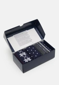 Pier One XMAS GIFT BOX 3 PACK - Chaussettes Prix Gelé sous-vêtements & chaussettes à pois homme 11 Pier One XMAS GIFT BOX 3 PACK - Chaussettes Prix Gelé sous-vêtements & chaussettes à pois homme -Promos Pier One Boutique f05976a9733f492fb49a7ebacd5e053d