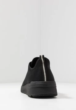 Prix Ourlé Pier One Baskets basses sneakers rond homme -Promos Pier One Boutique f239c171235b41e89eb44475b828e564