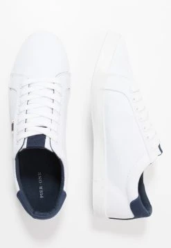 Pier One UNISEX - Baskets basses Prix Dégriffé baskets & sneakers rond -Promos Pier One Boutique f44b34670ab14efdbdcace58e493cb72