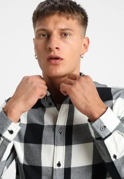 Qualité absolue Pier One Chemise chemises col à boutons homme -Promos Pier One Boutique f53db08a39734cb0a9045c08ab5cf6e6