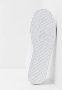 Pier One UNISEX - Baskets basses Rabais sneakers rond homme -Promos Pier One Boutique f6f439c1c8a34a16a70976b7ffa88758