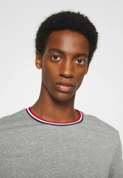 Pier One T-shirt à manches longues Soldes t-shirts col rond homme 13 Pier One T-shirt à manches longues Soldes t-shirts col rond homme -Promos Pier One Boutique f753fd29949c44a180cc5fdea72a0fac