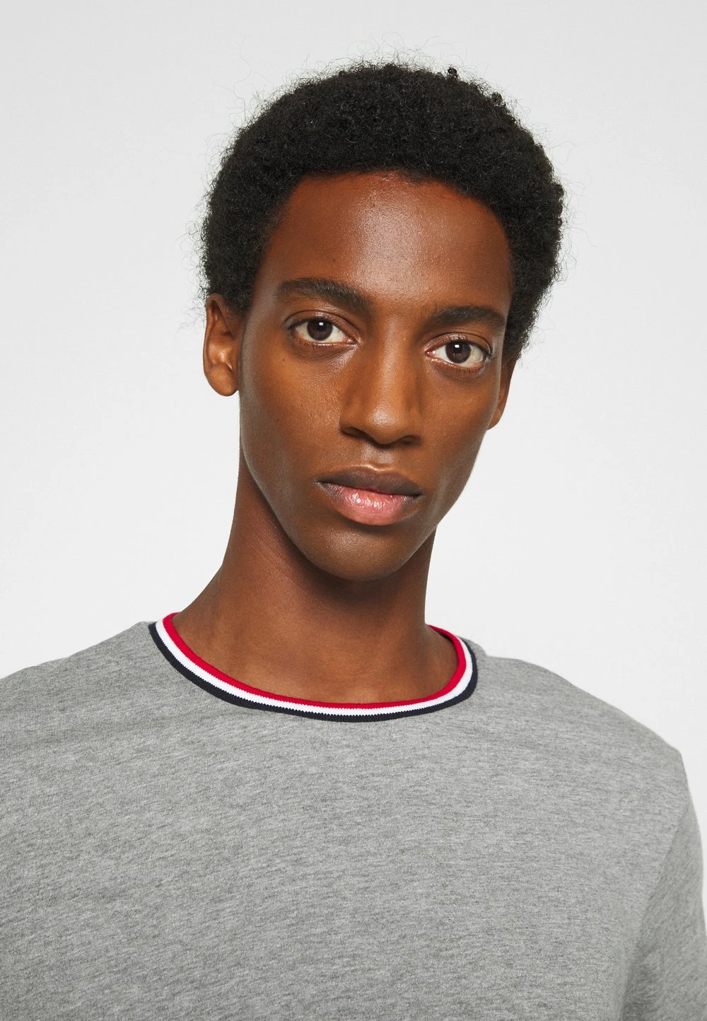 Pier One T-shirt à manches longues Soldes t-shirts col rond homme 6 Pier One T-shirt à manches longues Soldes t-shirts col rond homme – Image 4