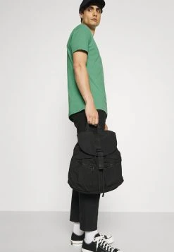 Pier One 5 PACK - T-shirt basique Meilleur Prix Garanti t-shirts col rond homme 27 Pier One 5 PACK - T-shirt basique Meilleur Prix Garanti t-shirts col rond homme -Promos Pier One Boutique f75b8dc200be47c2b3fdd4bfec7195a3