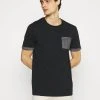 Pier One Prix Malin T-shirt imprimé t-shirts col rond homme 2 Pier One Prix Malin T-shirt imprimé t-shirts col rond homme -Promos Pier One Boutique fa5b66794c0541bca83077ee4148f7b4