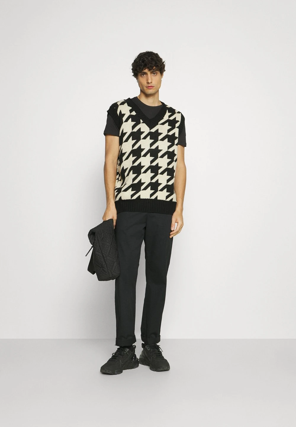 Pier One 5 PACK - T-shirt basique Qualité Garantie t-shirts col rond homme 3 Pier One 5 PACK - T-shirt basique Qualité Garantie t-shirts col rond homme