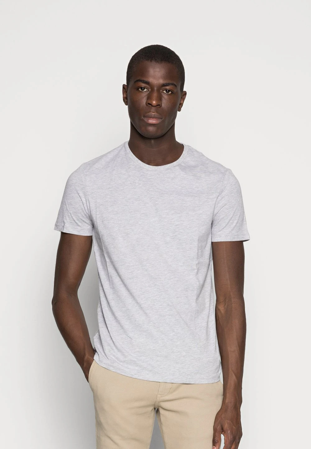 Petit Prix Pier One 5 PACK - T-shirt basique t-shirts & polos col rond homme 6 Petit Prix Pier One 5 PACK - T-shirt basique t-shirts & polos col rond homme – Image 4