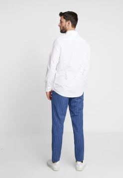 Pier One 2 PACK - Chemise classique Prix Usine costumes & cravates col kent homme -Promos Pier One Boutique fe3882eaf28b48838ea76cbb4b0ad904