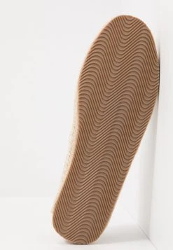 Bon Rapport Coût-Efficacité Pier One RENA ESPADRILLE UNISEX - Espadrilles chaussures basses rond 19 Bon Rapport Coût-Efficacité Pier One RENA ESPADRILLE UNISEX - Espadrilles chaussures basses rond -Promos Pier One Boutique ff857566a2324a0a98a3e8e14392817a